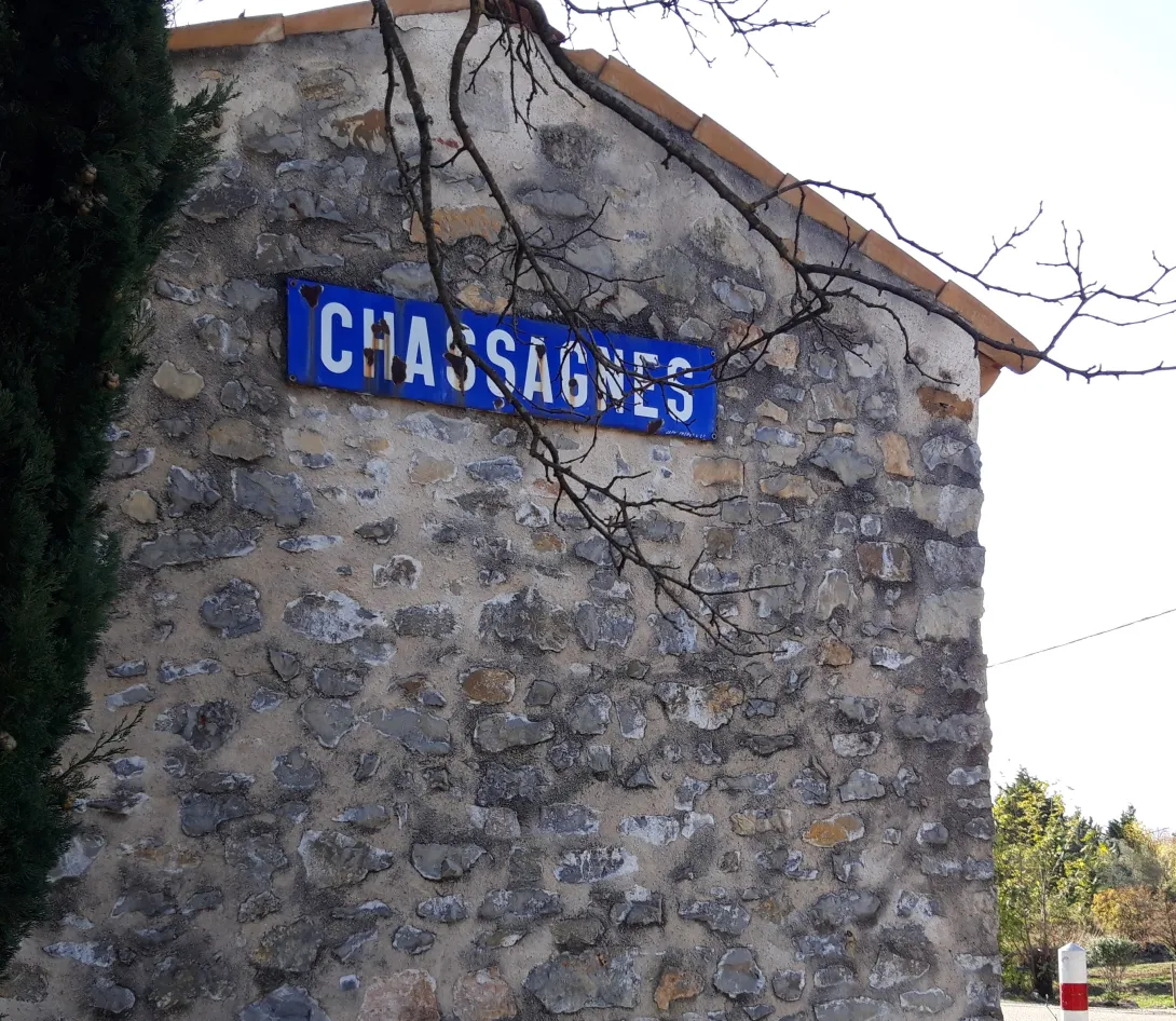 plaque CHASSAGNES émaillée bleue origine TAAd'